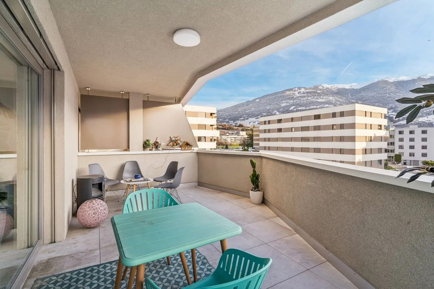 Confort et design au cœur de Conthey : appartement de 3,5 pièces - place de parking intérieure incluse - voiture électrique ok - Photo 9 sur 11