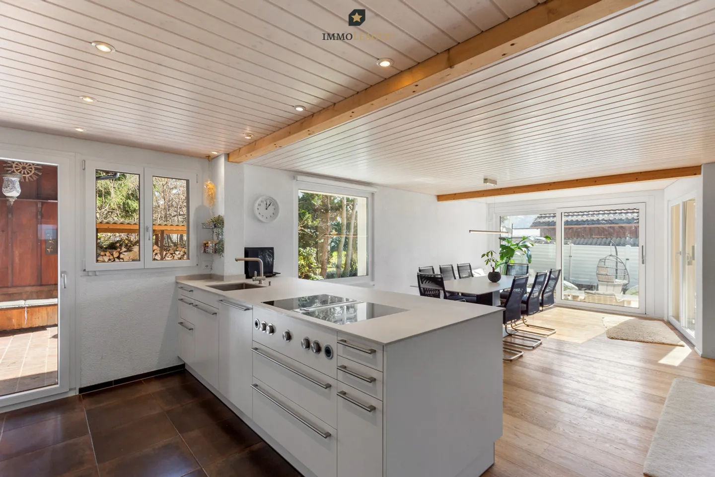 Idylle familiale avec un vaste paradis de jardin - Photo 1 sur 8