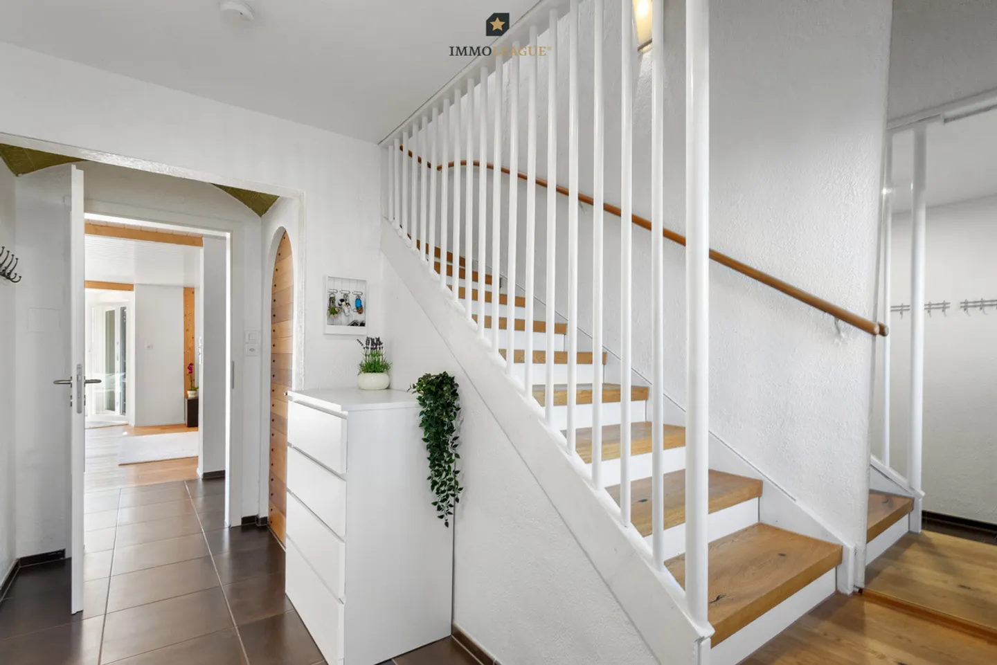 Idylle familiale avec un vaste paradis de jardin - Photo 2 sur 8