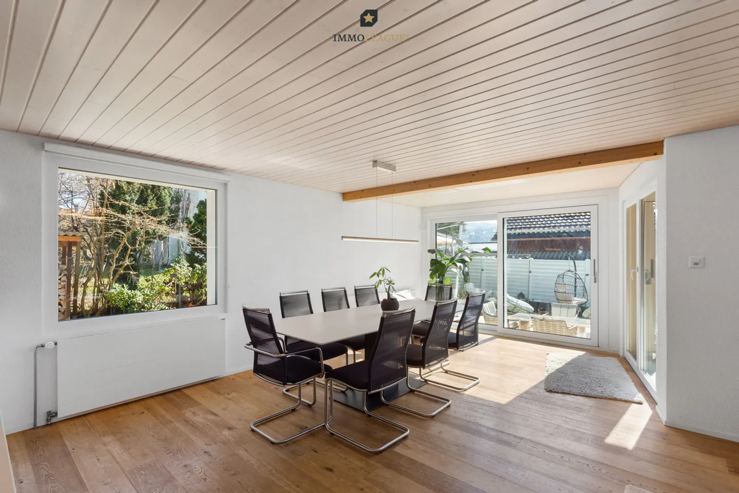 Idylle familiale avec un vaste paradis de jardin - Photo 3 sur 8