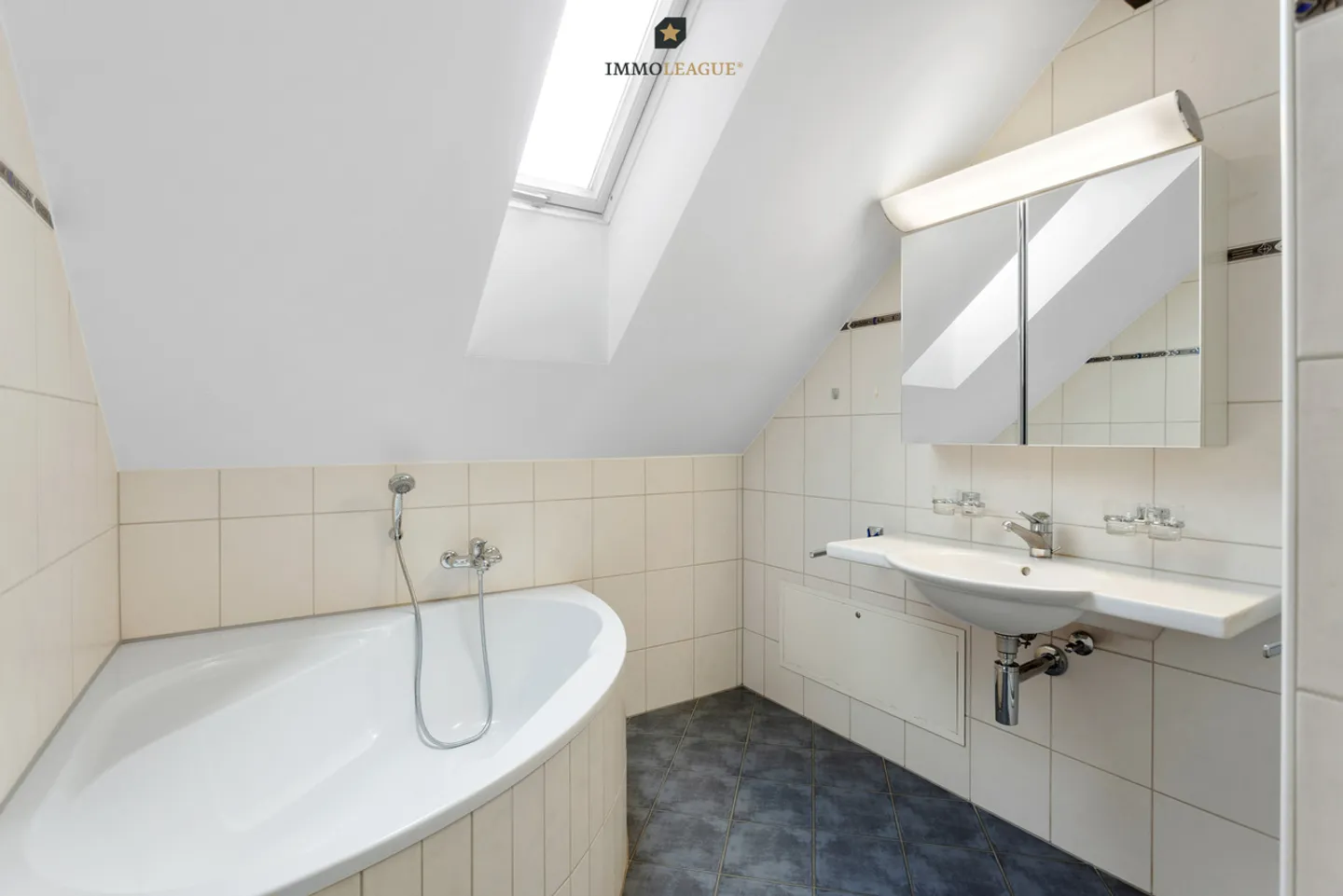 Wohnen am schönen Obersee. Elegante Dachwohnung in Seenähe. - Foto 7 von 11