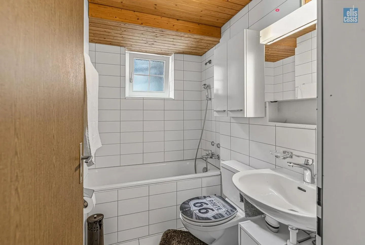 Modernes Mehrfamilienhaus in Russikon - Foto 14 von 22