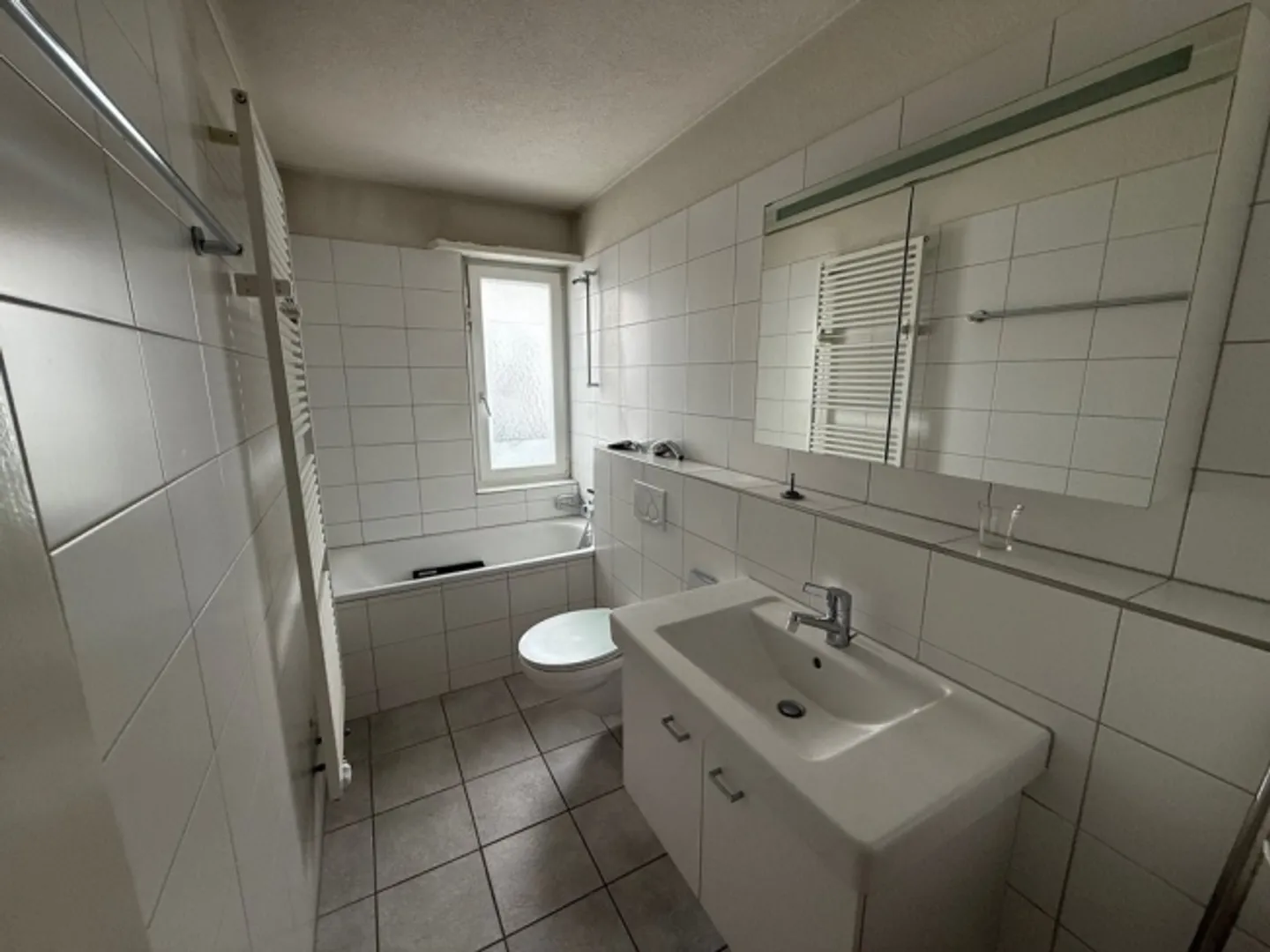 Appartamento attraente con 2 camere in una bella posizione a Zurigo-Höngg - Foto 4 di 10