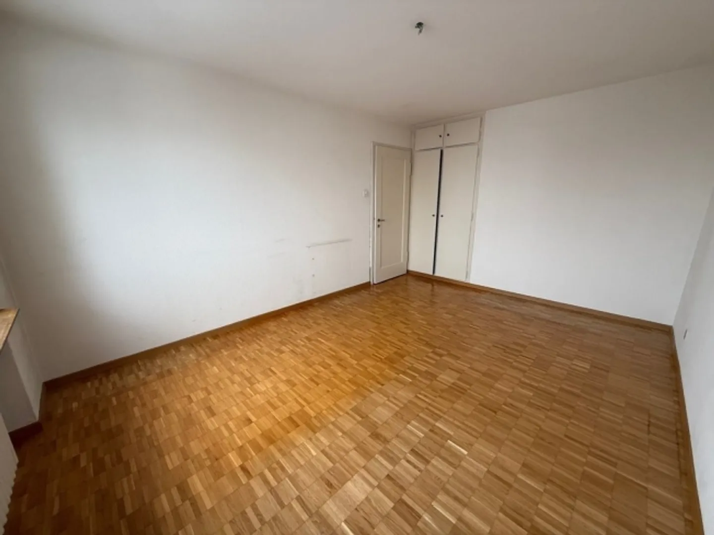 Appartamento attraente con 2 camere in una bella posizione a Zurigo-Höngg - Foto 7 di 10