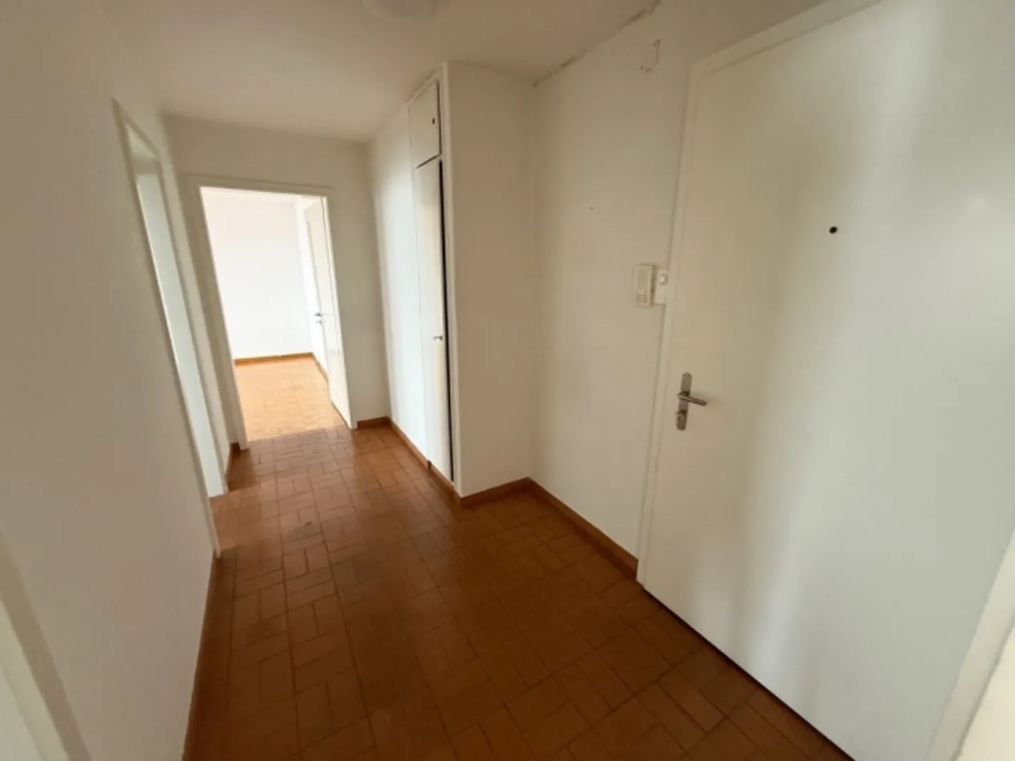 Appartamento attraente con 2 camere in una bella posizione a Zurigo-Höngg - Foto 8 di 10