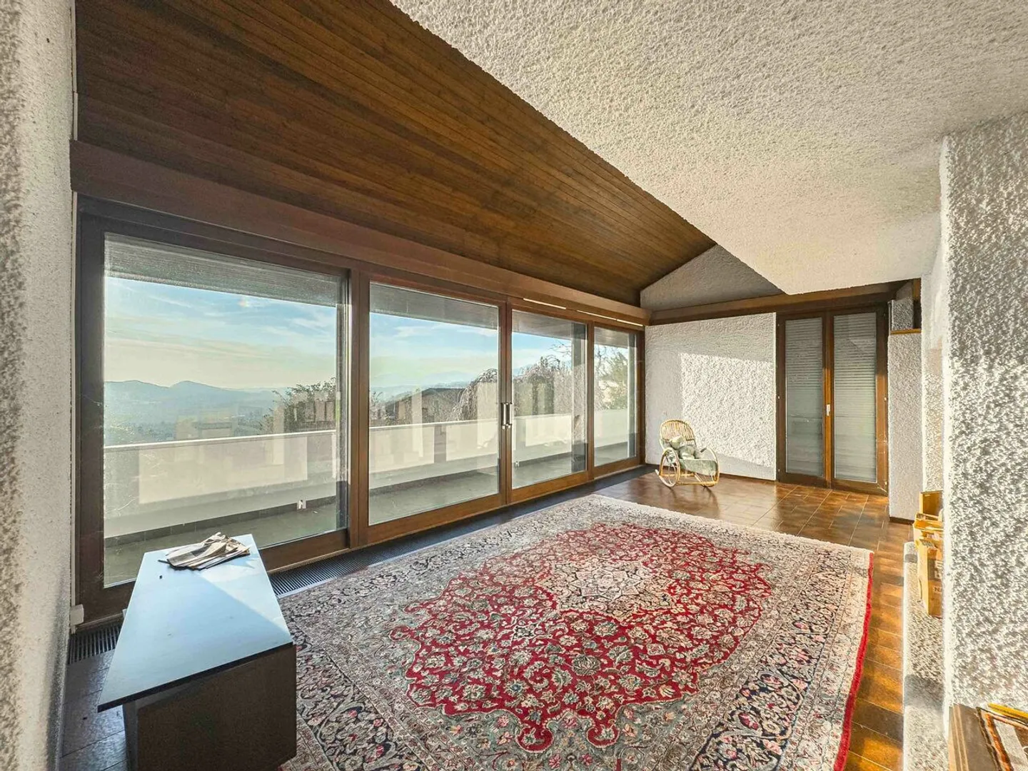 Villa con ampio giardino e vista aperta a Morbio Superiore - Foto 1 di 6