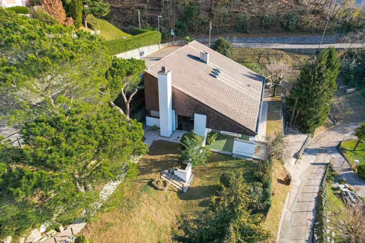 Villa con ampio giardino e vista aperta a Morbio Superiore - Foto 5 di 6