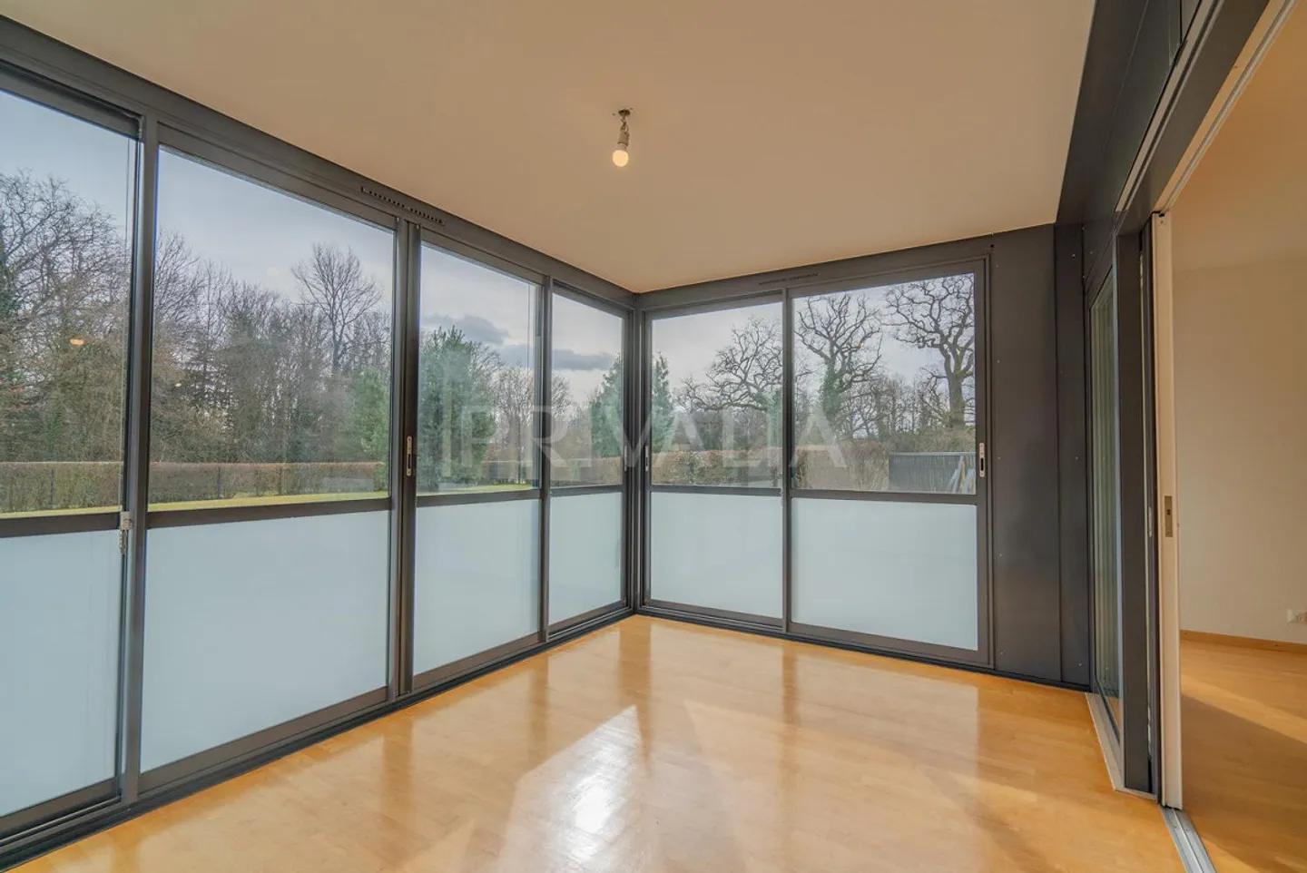 Bel appartement en rez-de-jardin au sein d'une résidence sécurisée - Photo 3 of 10