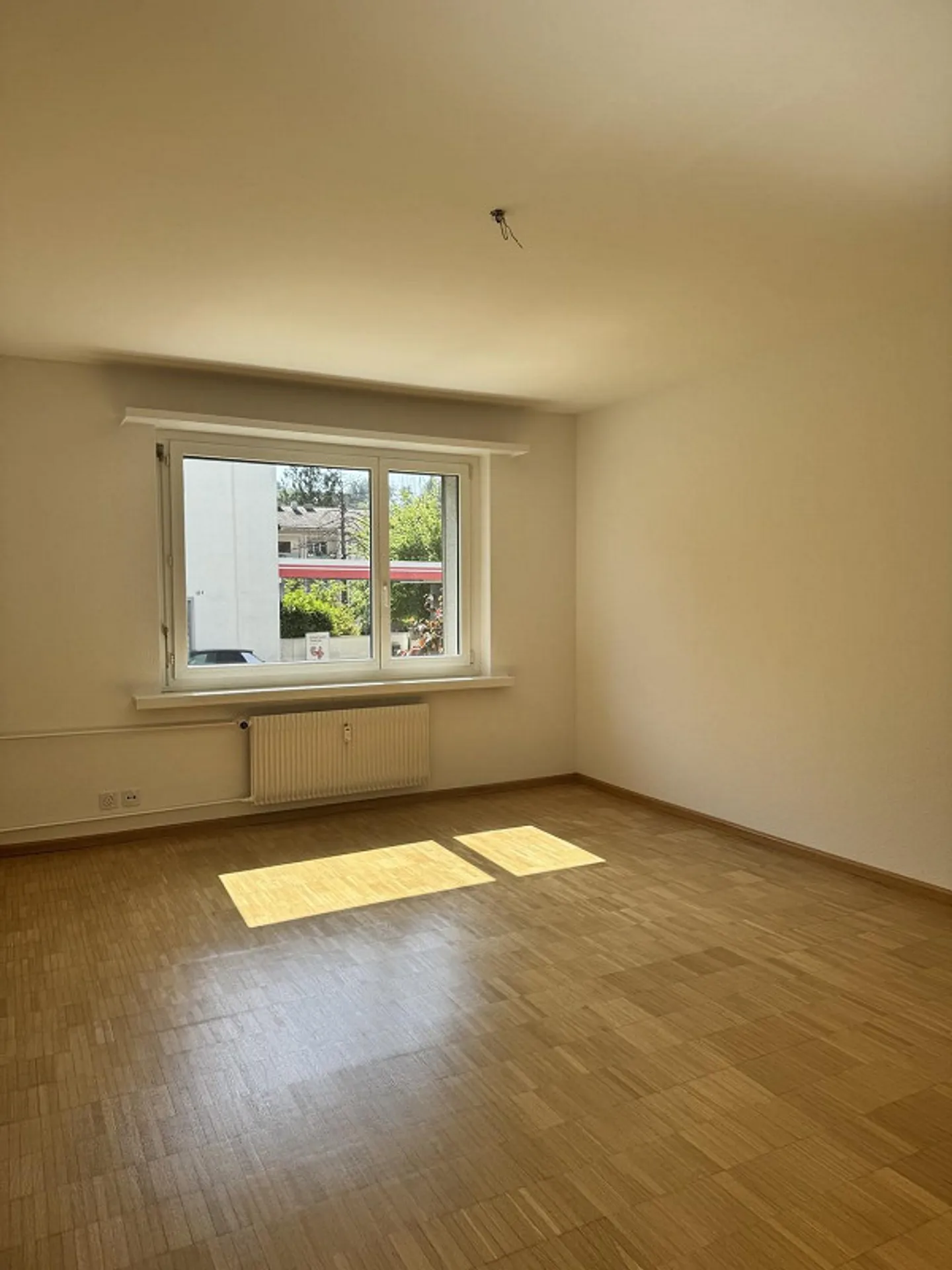 Appartement spacieux de 3 pièces au centre de Binningen - Photo 2 sur 11
