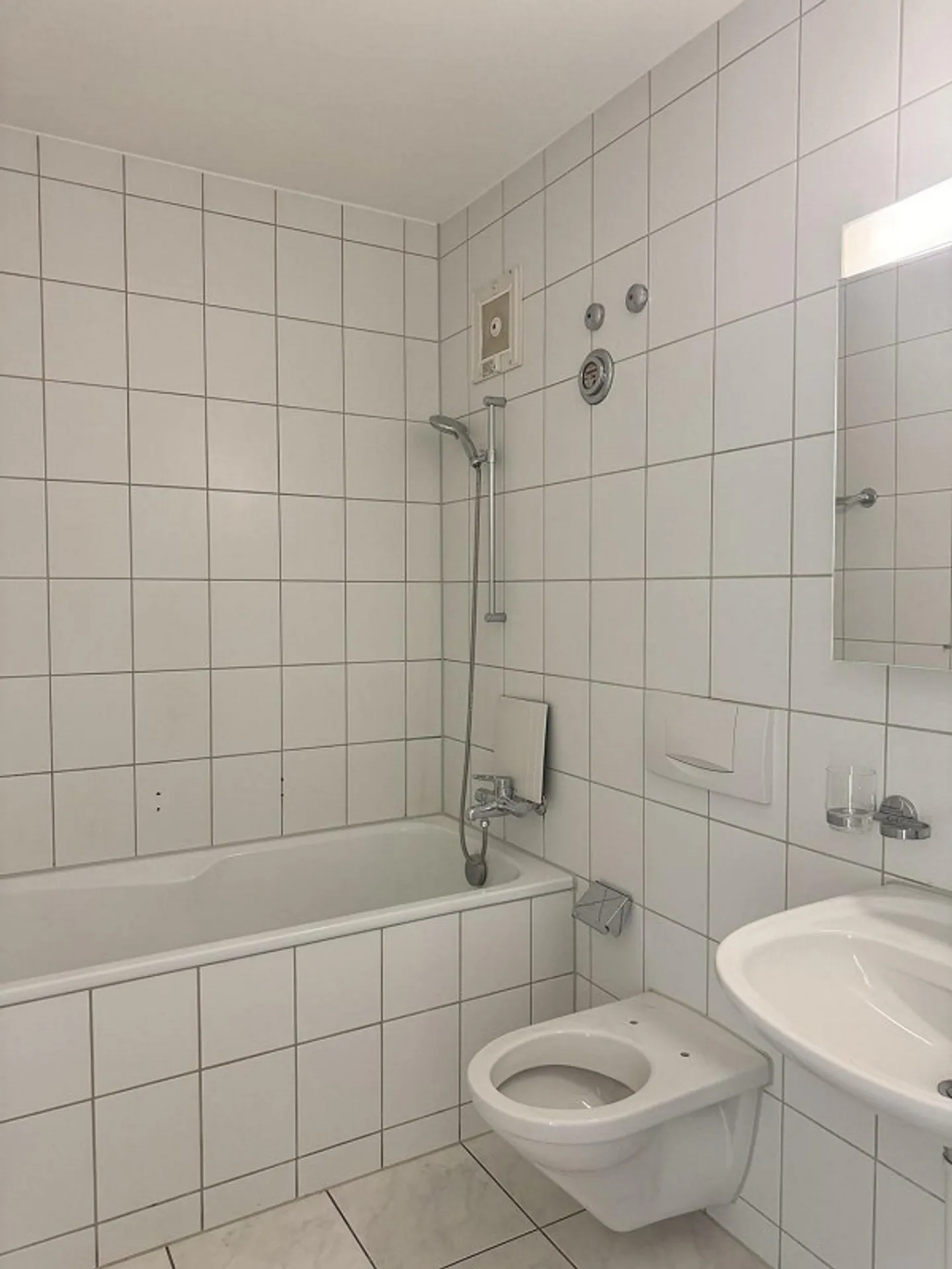Appartement spacieux de 3 pièces au centre de Binningen - Photo 6 sur 11