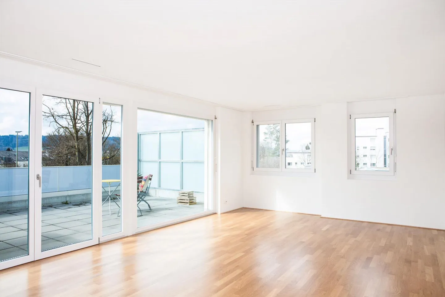 Appartamento moderno con grande balcone cerca nuovo inquilino! - Foto 2 di 8