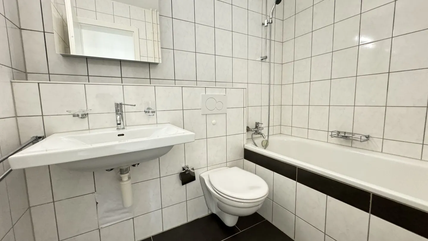Beautiful renovated 3.5-room apartment with a view in Delémont - Photo 7 of 13