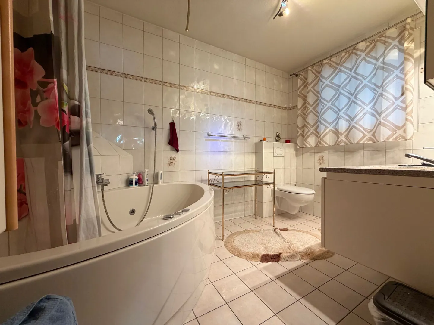 Reihenhaus auf 2 Ebenen mit 2 Wohnungen: 3,5 Zimmer im Erdgeschoss und 2,5 Zimmer im Untergeschoss - Foto 11 von 15