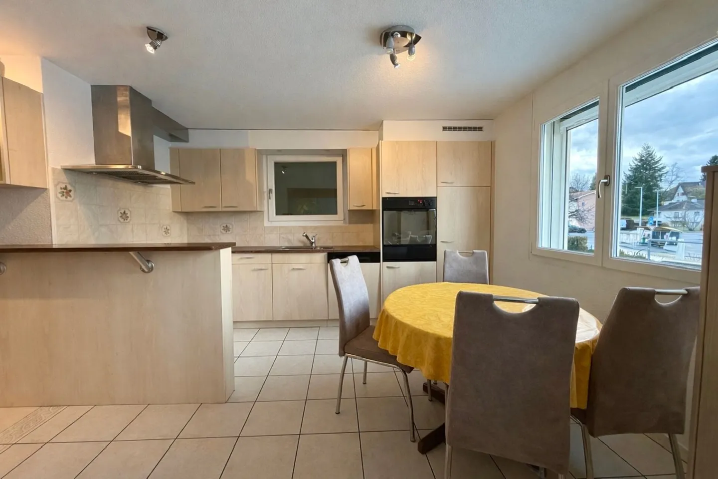 Reihenhaus auf 2 Ebenen mit 2 Wohnungen: 3,5 Zimmer im Erdgeschoss und 2,5 Zimmer im Untergeschoss - Foto 8 von 15