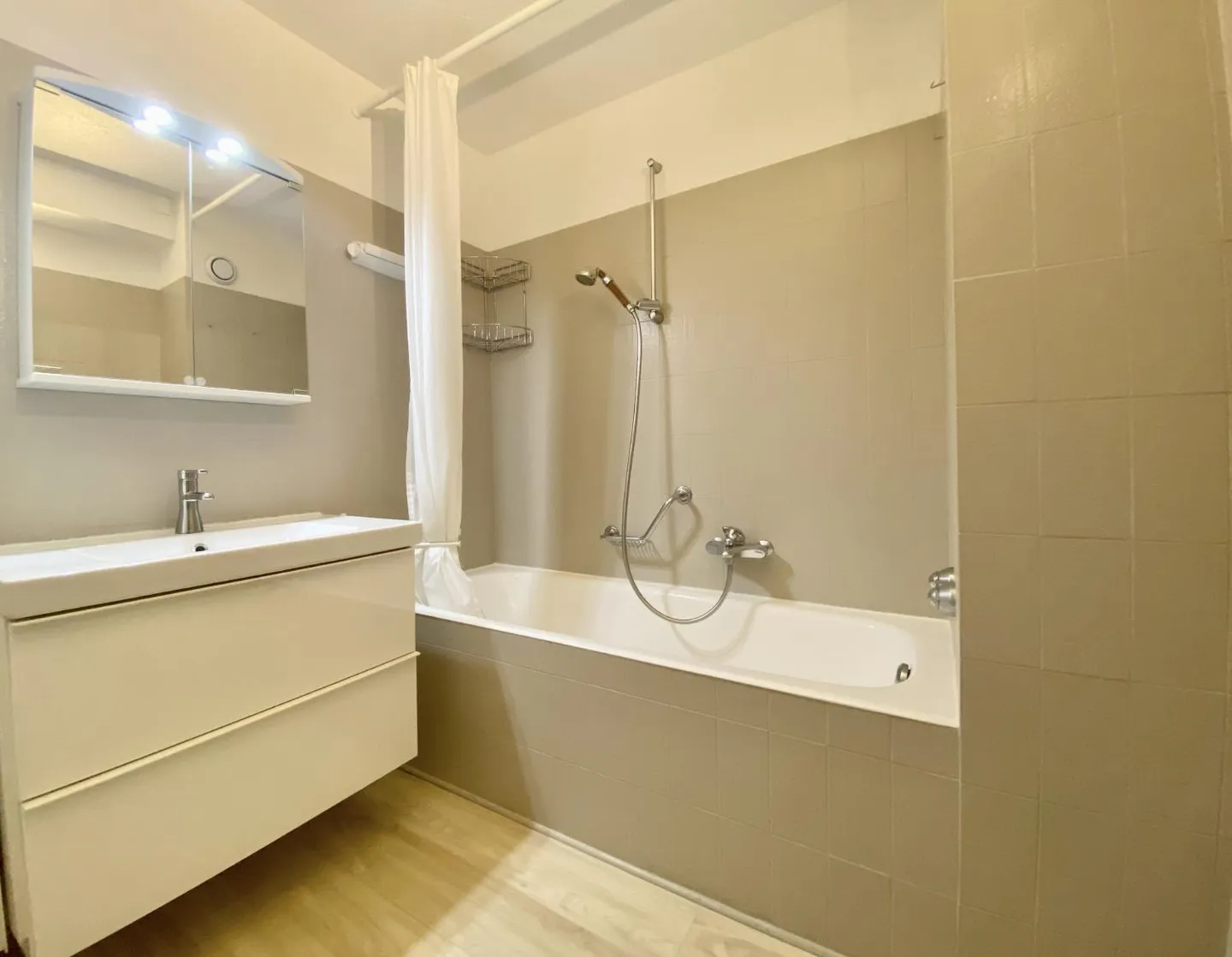 Bel Appartement avec Balcon - Photo 9 sur 12