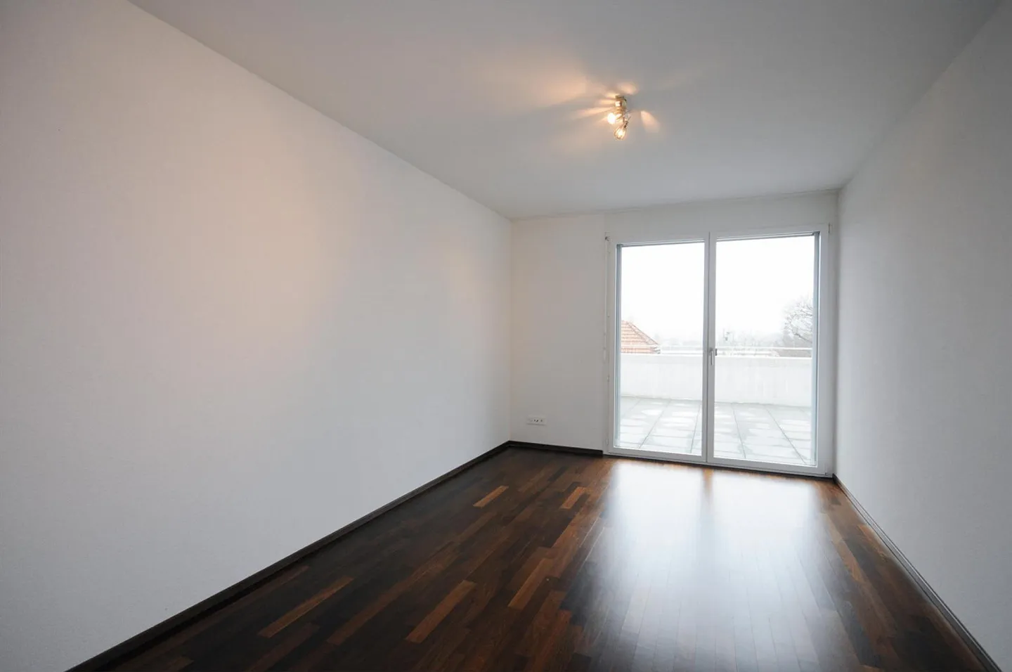 Modern apartment near the city - Photo 4 of 8