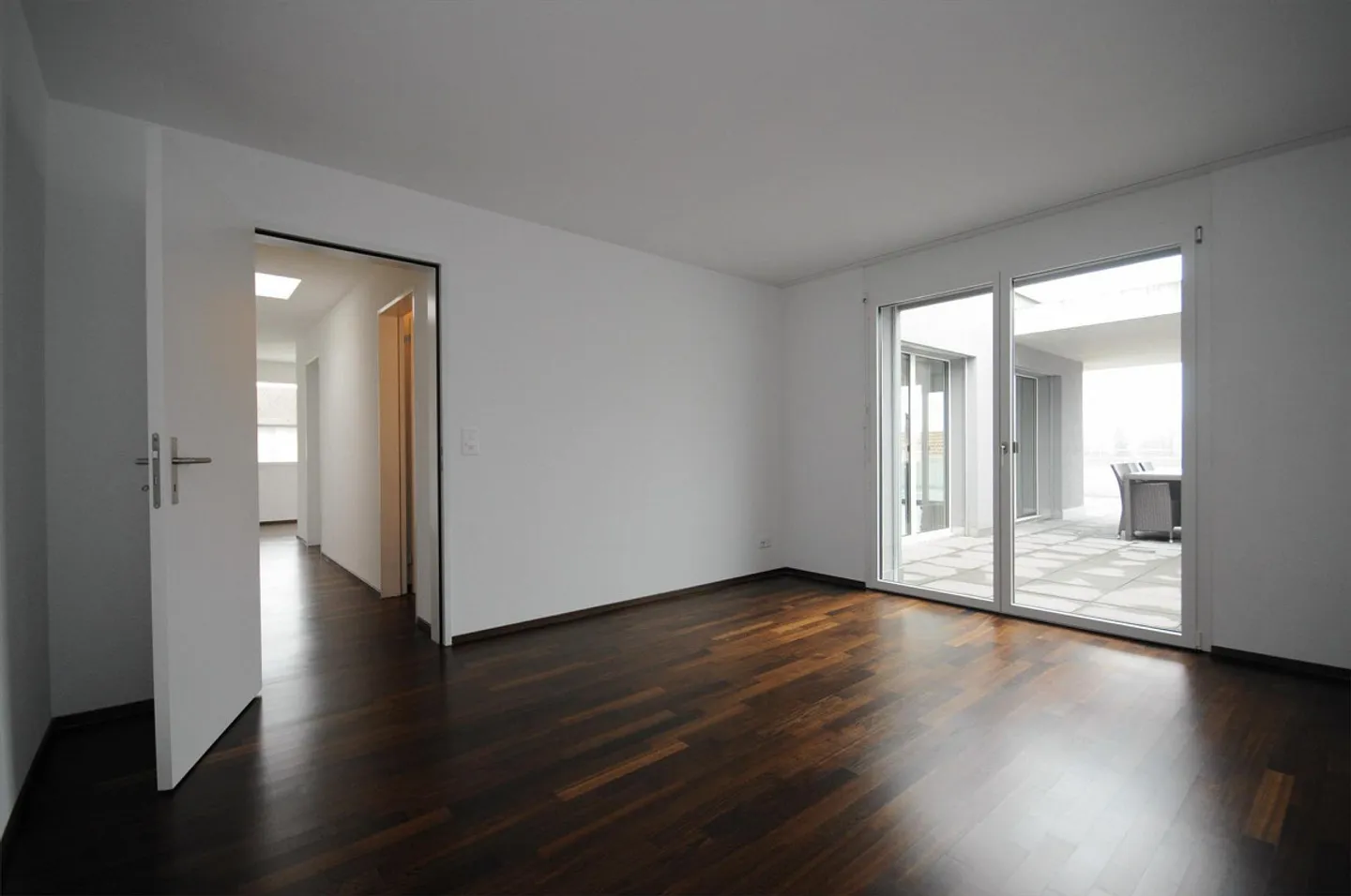 Modern apartment near the city - Photo 5 of 8