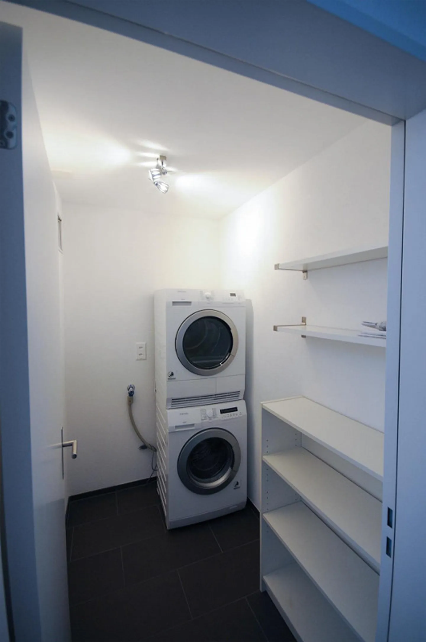 Modern apartment near the city - Photo 7 of 8