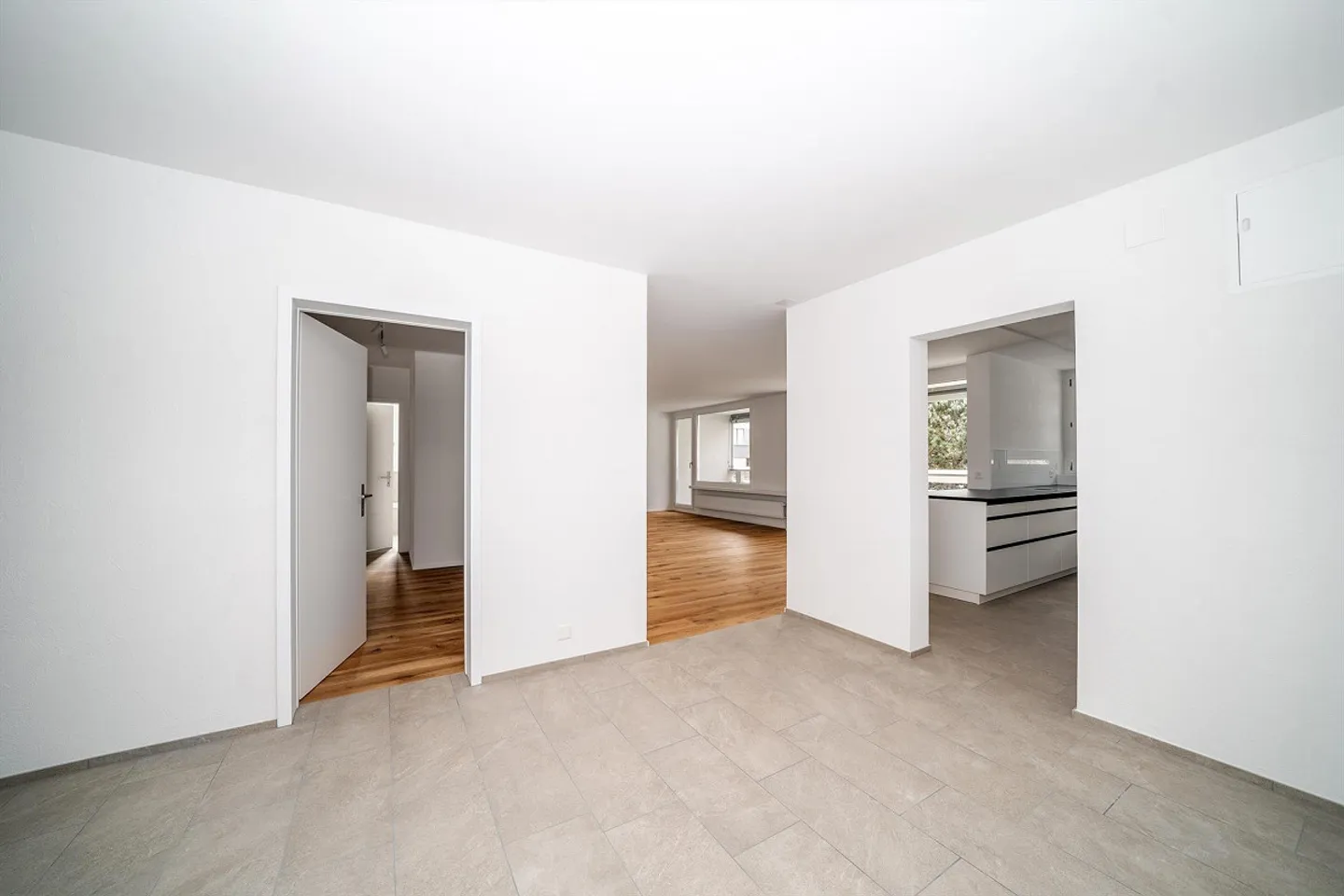 Grosszügige, komplett renovierte 5.5-Zimmer-Wohnung - Photo 4 of 10
