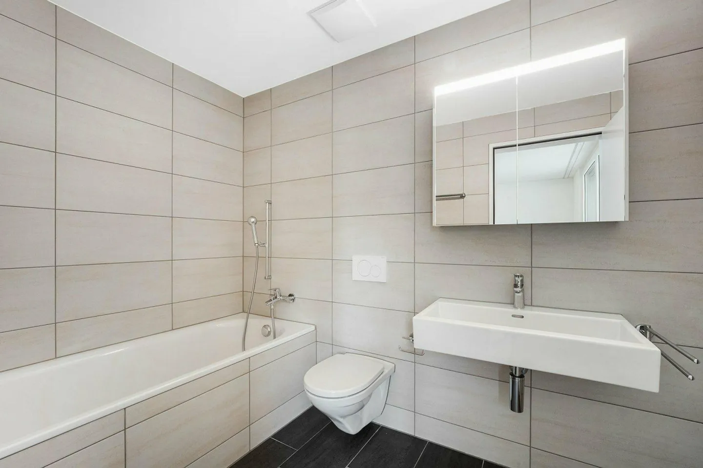 Vivre dans un bâtiment moderne inondé de lumière - Photo 4 sur 8