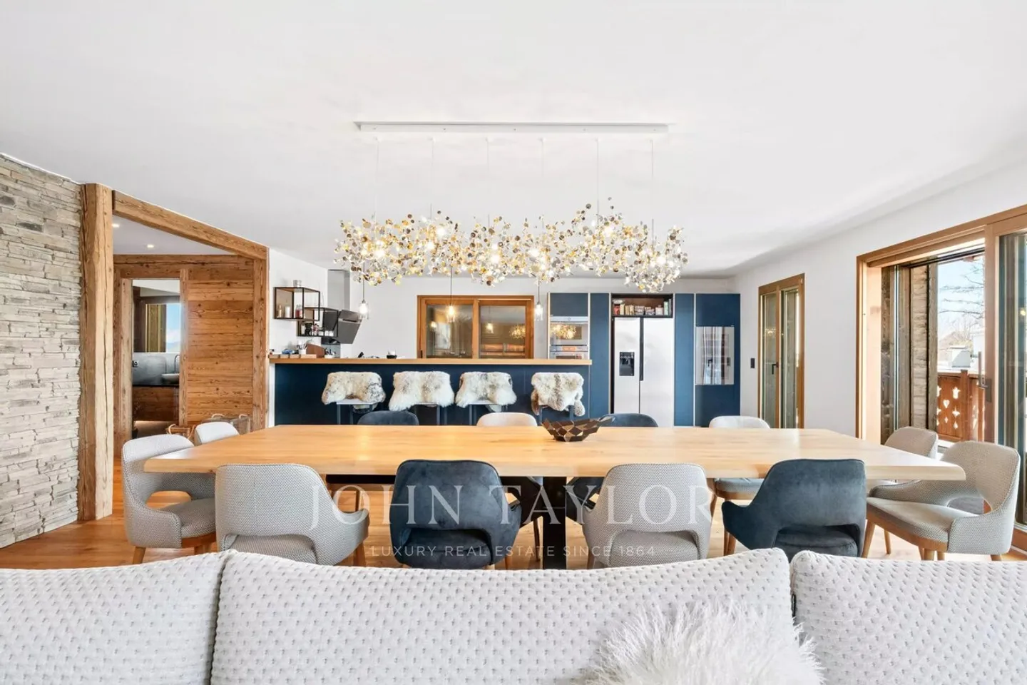 In the heart of Montana, spacious recent 4-bedroom apartment, large balcony, parking - Photo 4 of 13