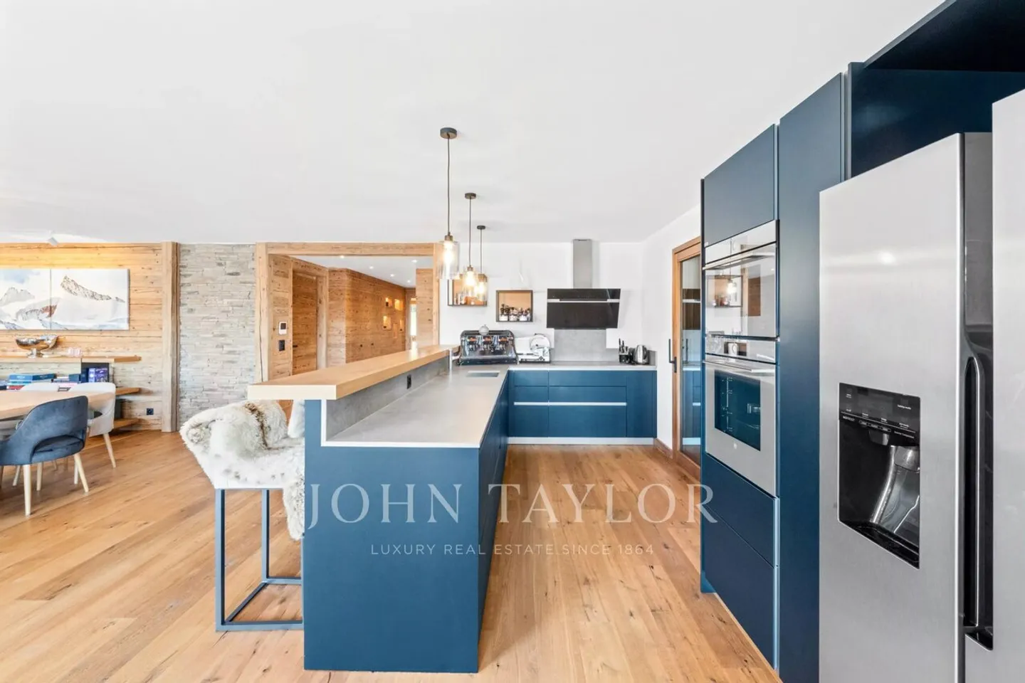 In the heart of Montana, spacious recent 4-bedroom apartment, large balcony, parking - Photo 5 of 13