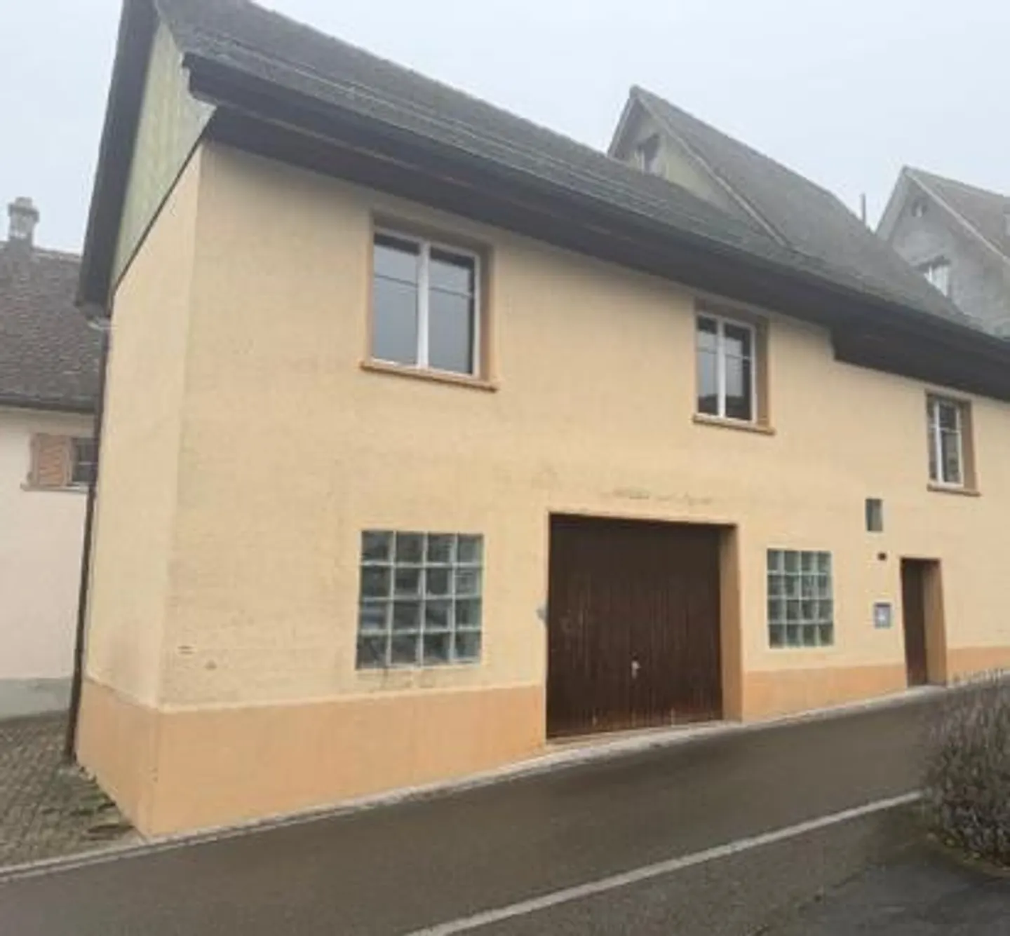 Maison individuelle de 4,5 pièces avec grand atelier - Photo 1 sur 10