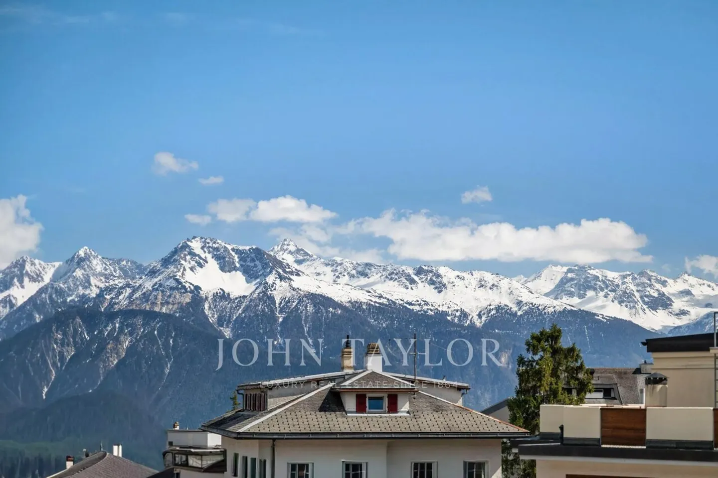 In the heart of Montana, spacious recent 4-bedroom apartment, large balcony, parking - Photo 12 of 13