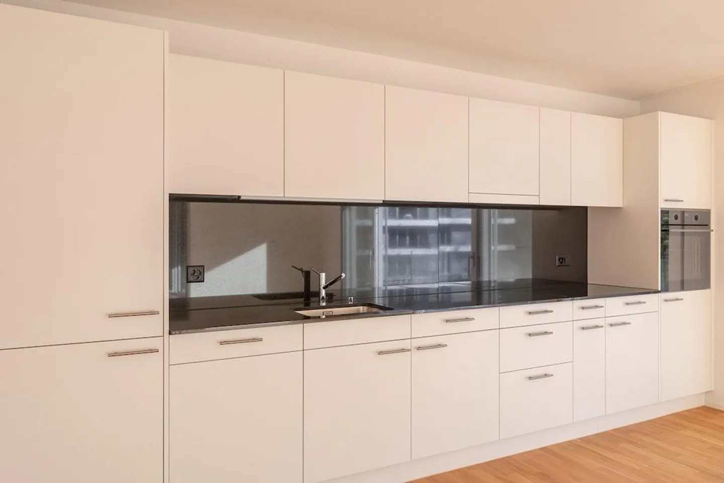 Modern Apartment near Lake - Photo 4 of 8