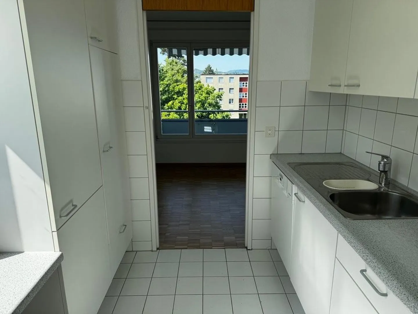 Familienfreundliche Wohnung im Grünen - Foto 3 von 12