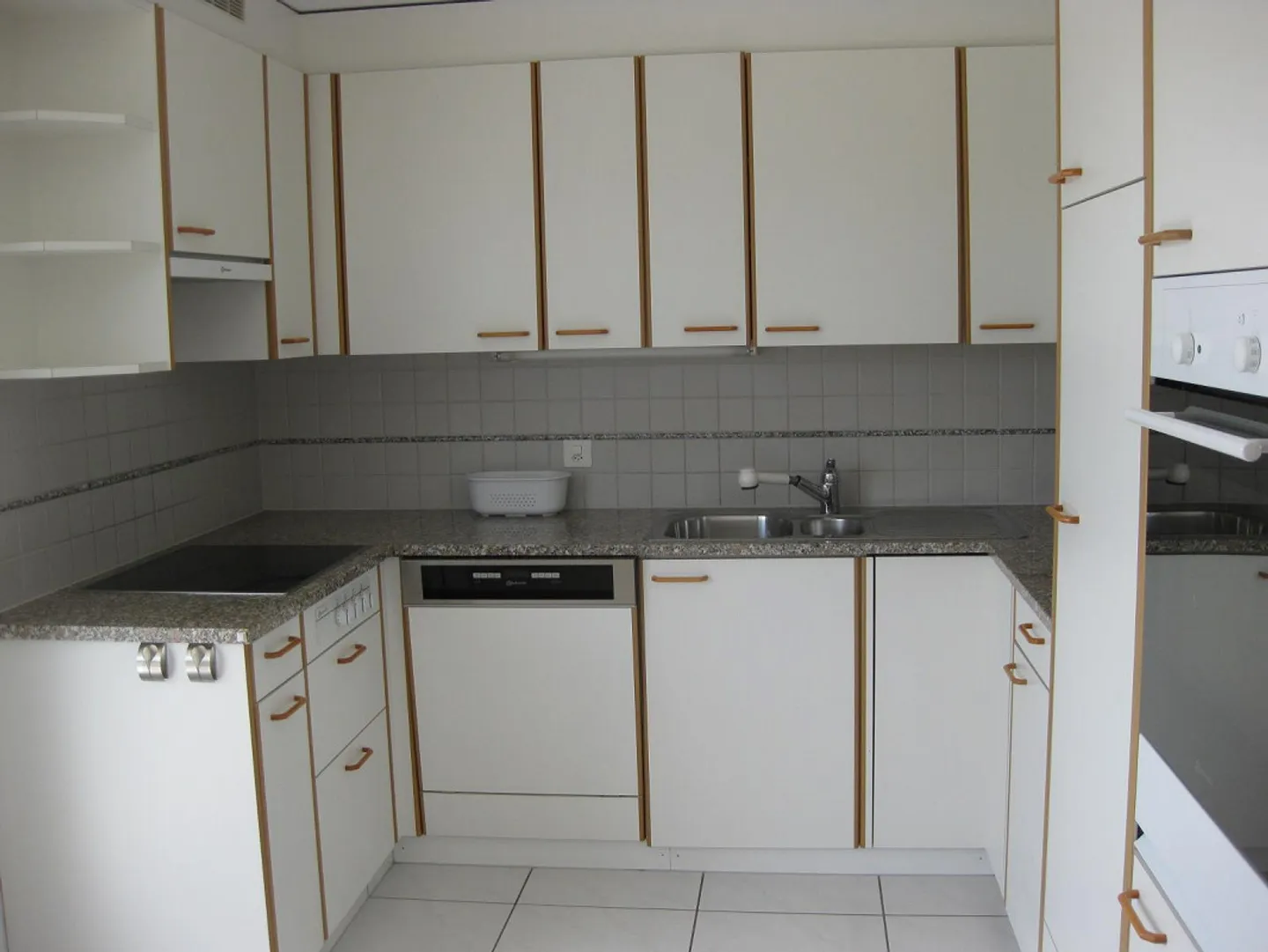 Beautiful 4.5 Room Apartment - Photo 3 of 8