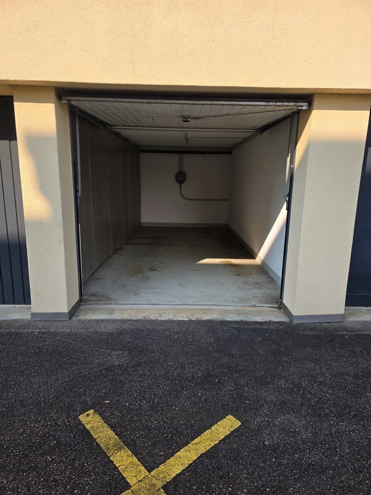 Box de garage individuel - Photo 3 sur 4