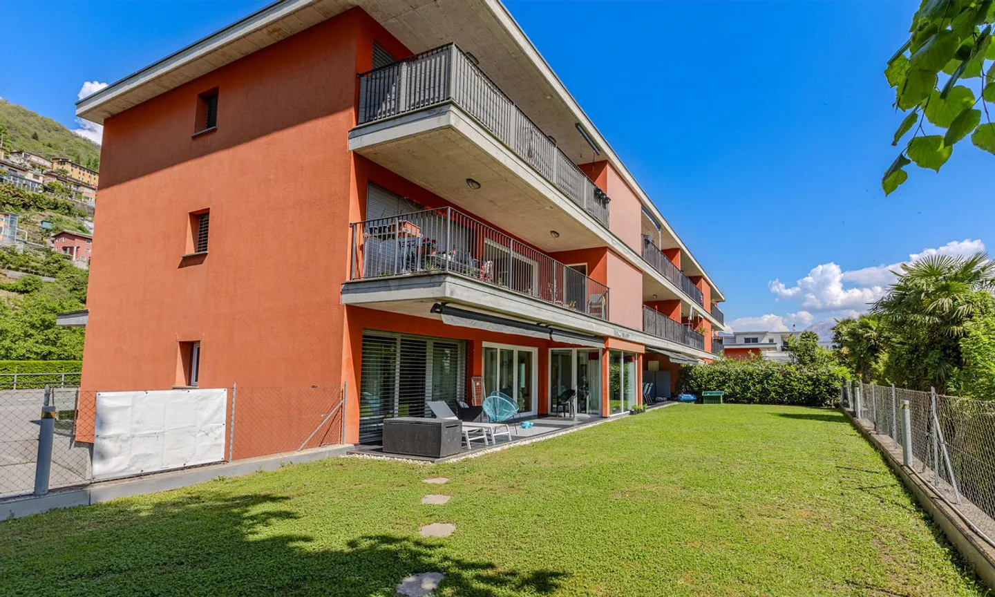 STUPENDO APPARTAMENTO 3.5 STANZE CON GRANDE GIARDINO AD AGNO - Foto 8 di 10