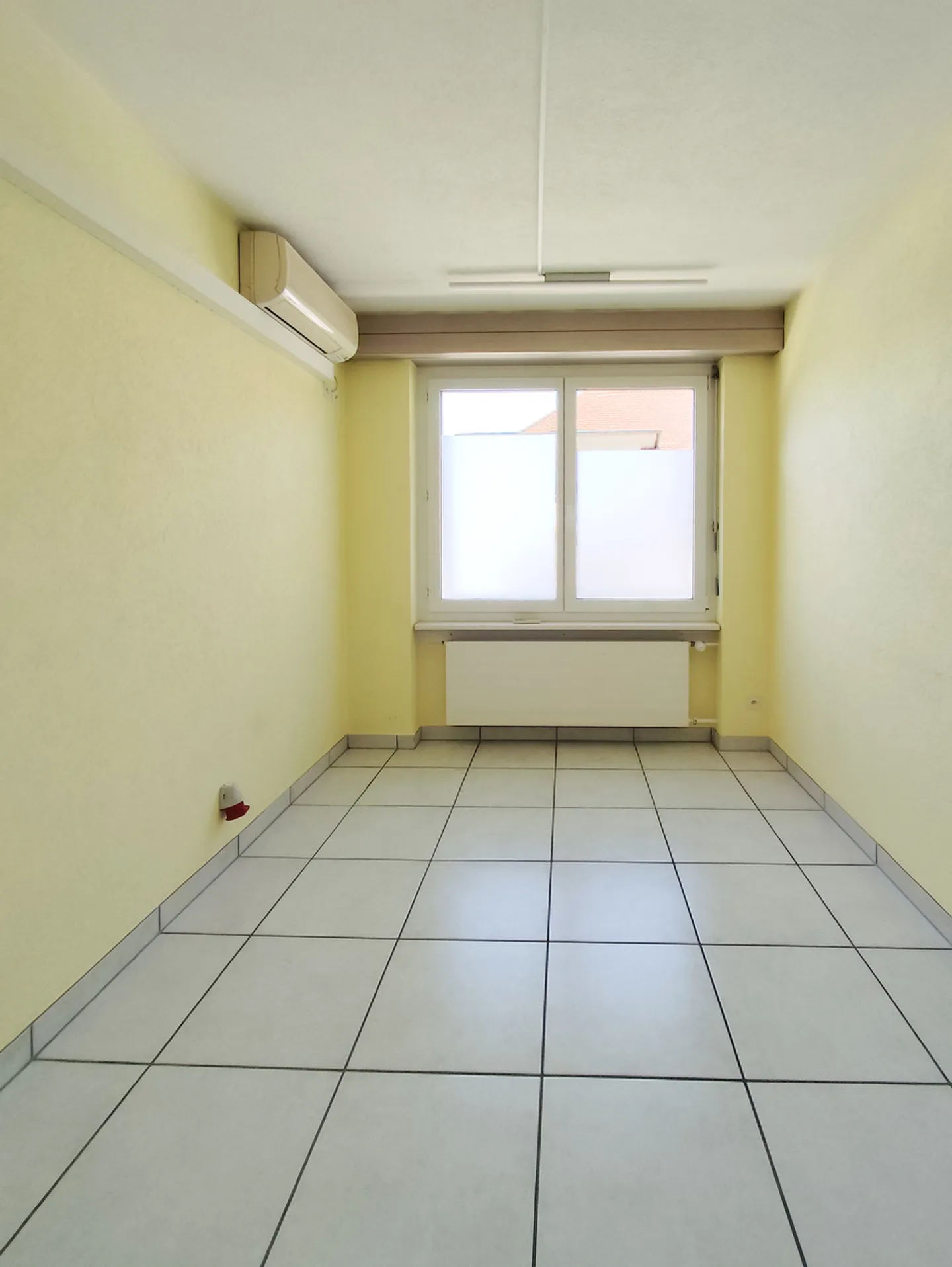 Edificio ad uso misto in affitto - Foto 3 di 13