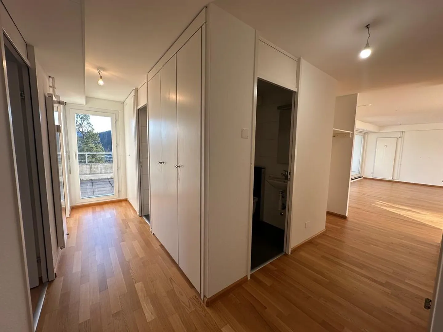 Appartamento mansardato luminoso con grande terrazza e vista - Foto 10 di 12