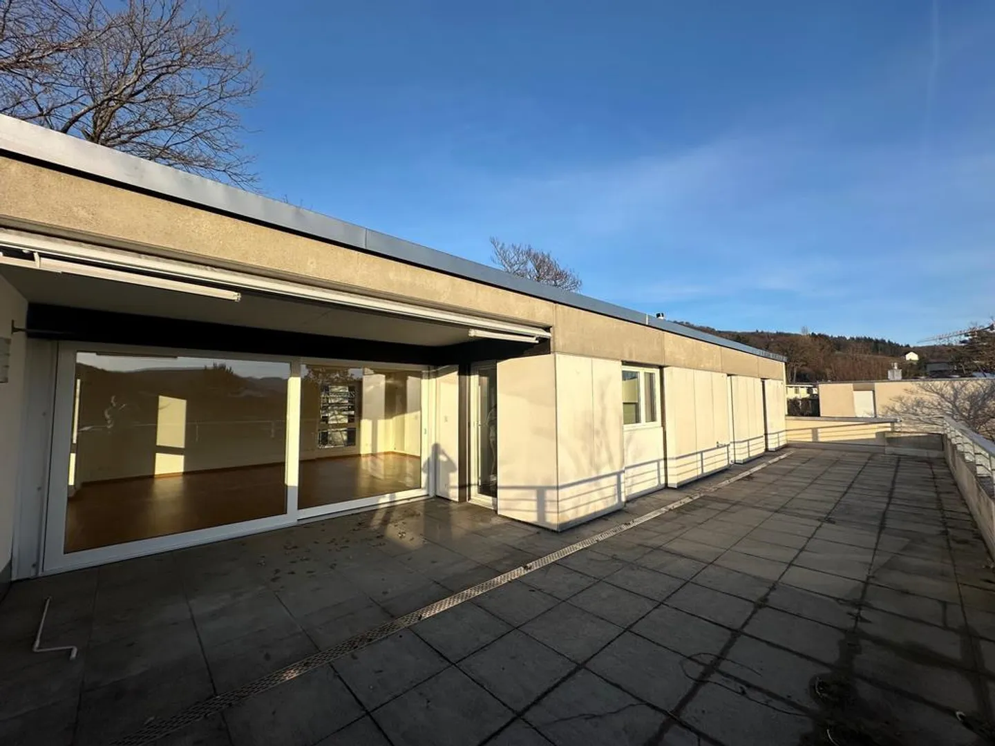 Appartamento mansardato luminoso con grande terrazza e vista - Foto 11 di 12