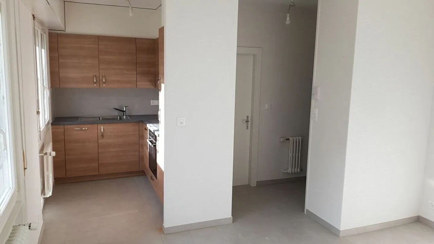 Bellissimo studio idealmente situato in un edificio vicino al lago! - Foto 5 di 8