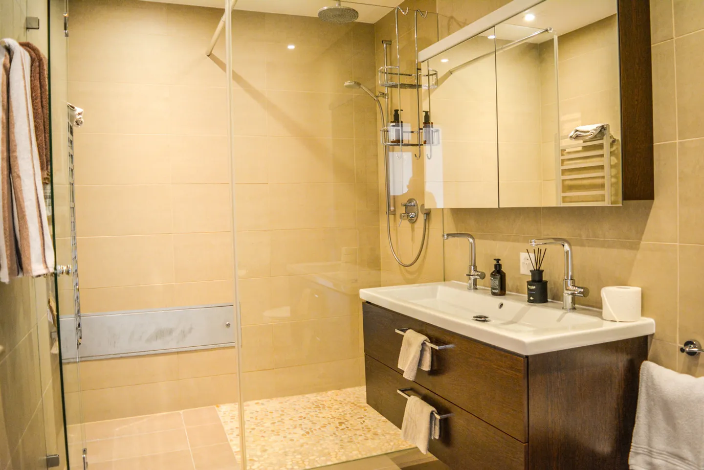 «4.5 Zimmerwohnung mit grosser Terrasse und Balkon - Montana» - Foto 11 von 15