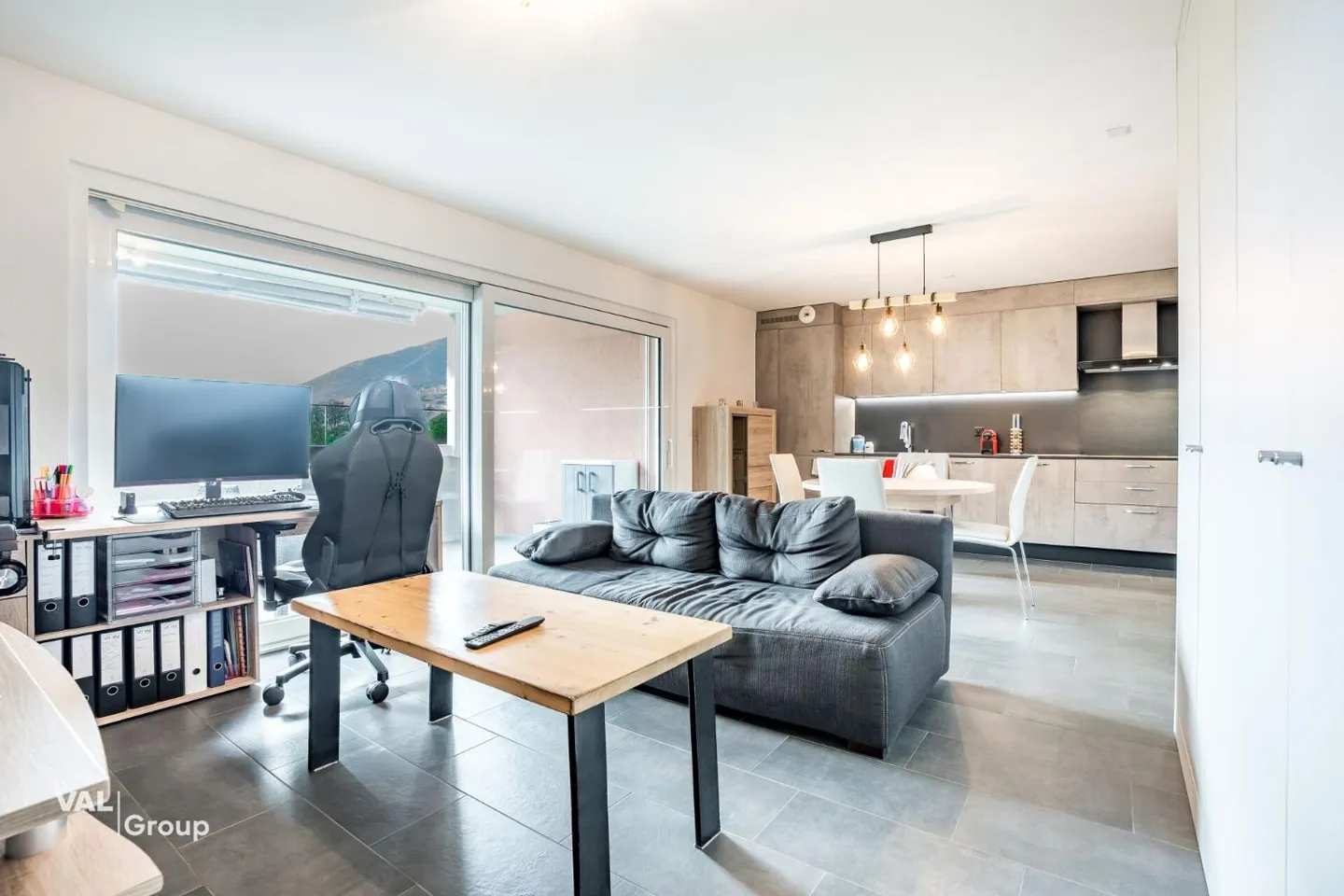 Appartement moderne avec vue alpine - Photo 3 sur 9