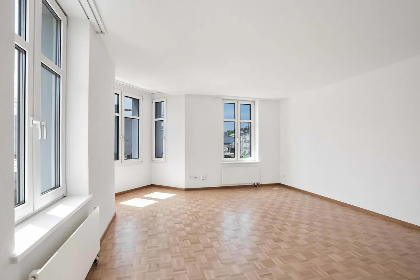 Charming apartment in a well-maintained multi-family house - Photo 3 of 8