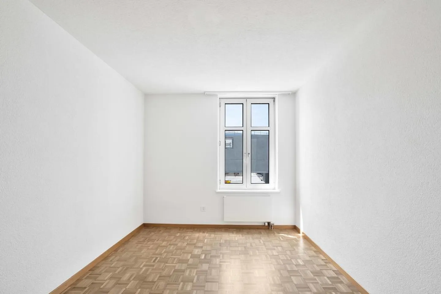 Charming apartment in a well-maintained multi-family house - Photo 4 of 8