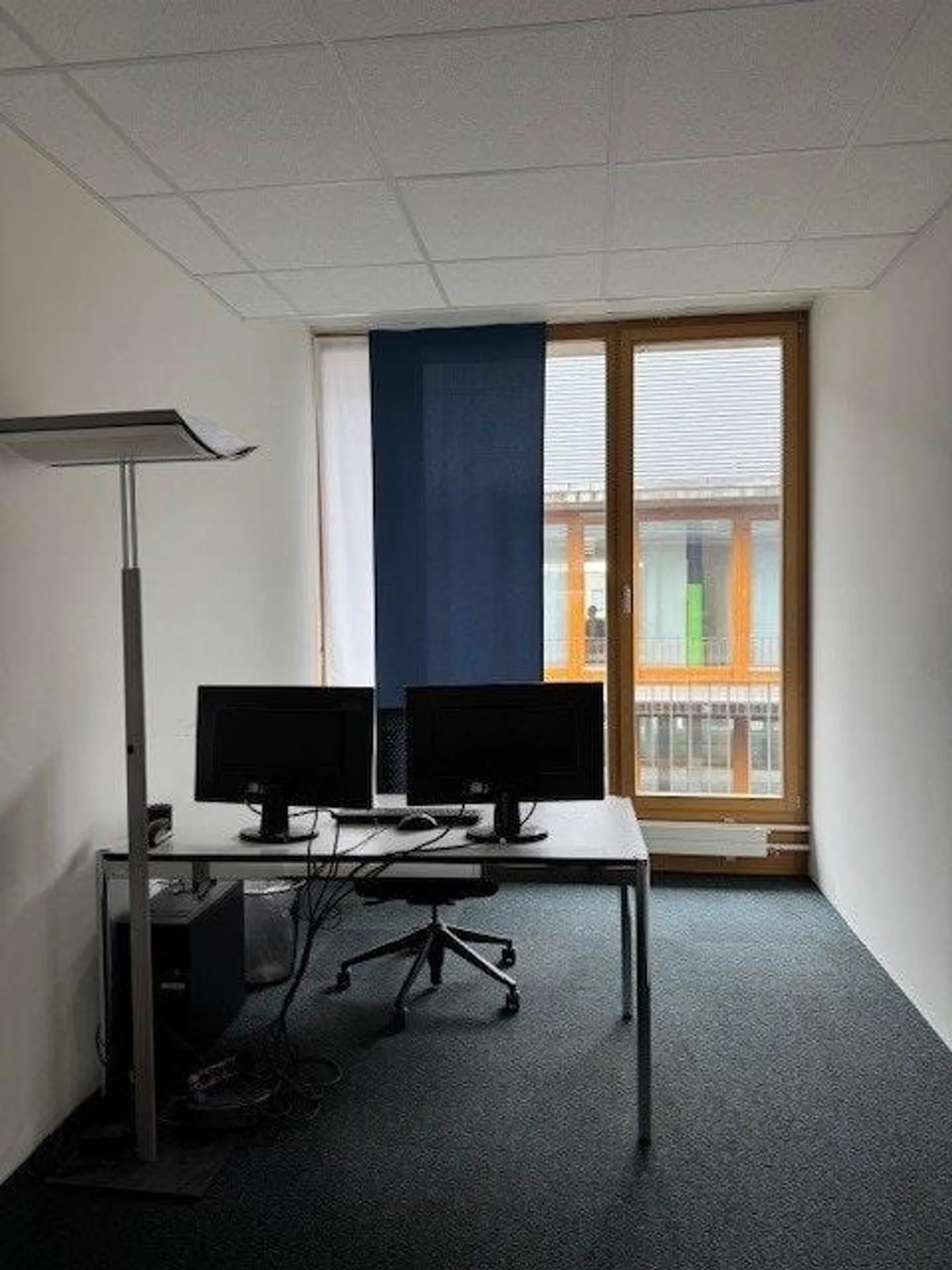 Spazio commerciale con stile: luminoso e ben posizionato - Foto 4 di 6