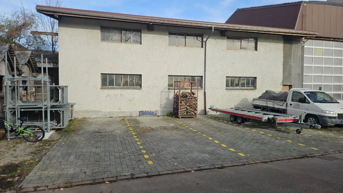 Espace de stationnement - Photo 1 sur 2