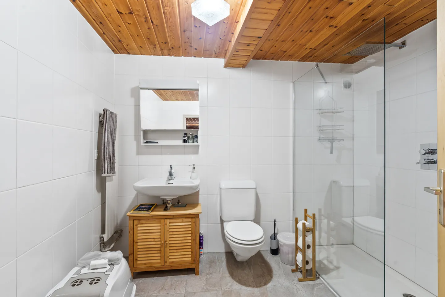 Charming Family Home with Pool - Photo 4 of 24