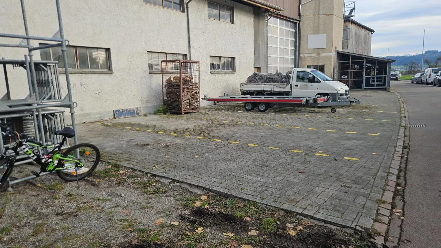 Espace de stationnement - Photo 2 sur 2