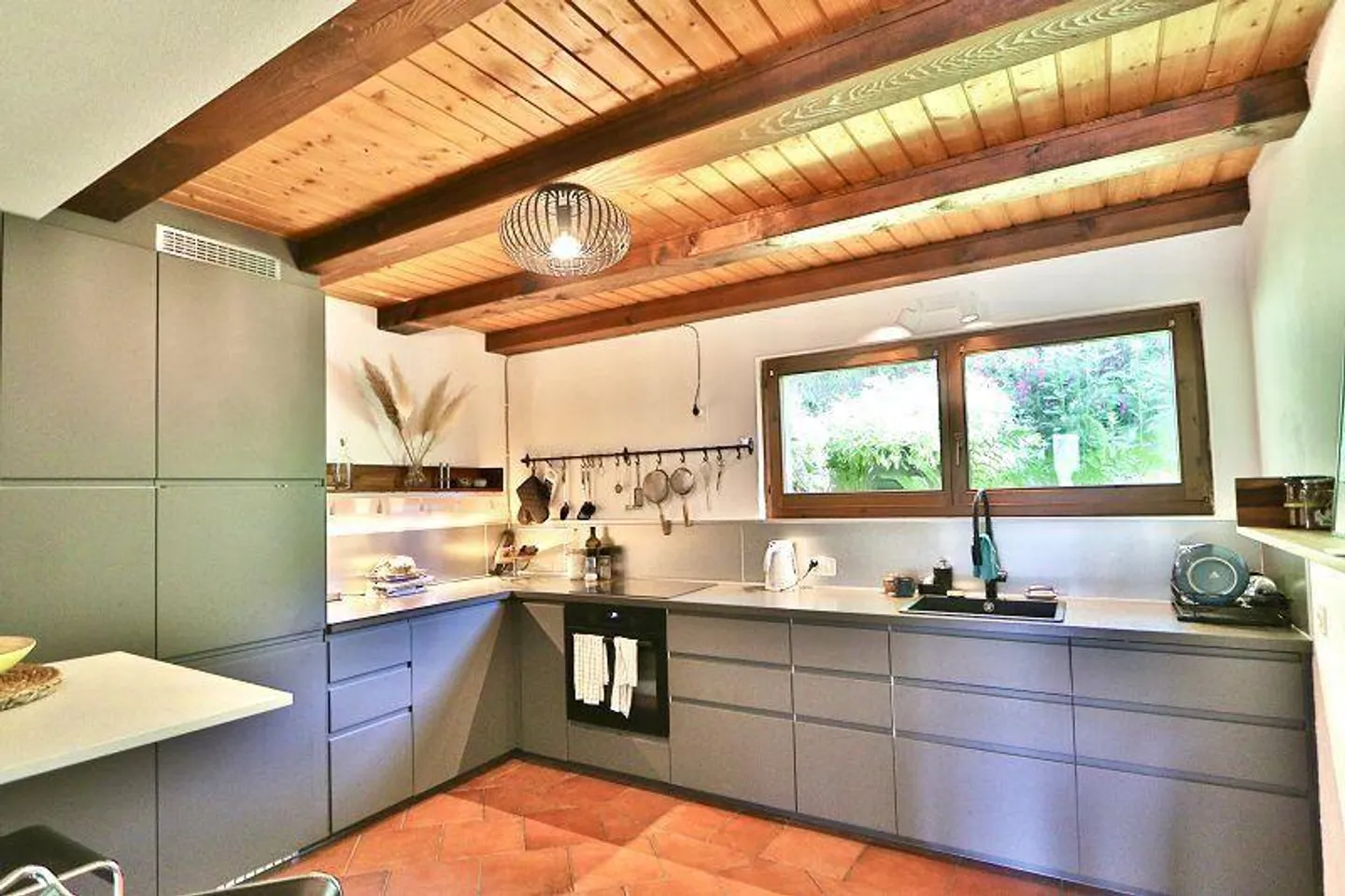 4 1/2-Room Maisonette Apartment with Private Garden in a Very Quiet, Sunny Location - Photo 5 of 44