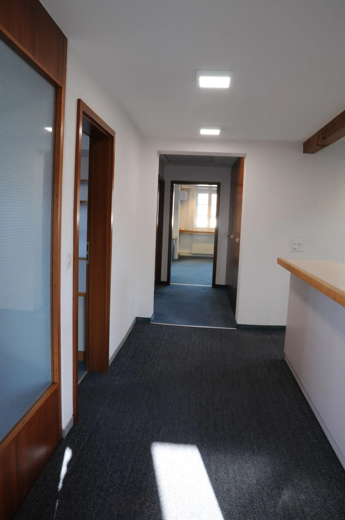 Bureau dans un emplacement de choix - Photo 2 sur 12