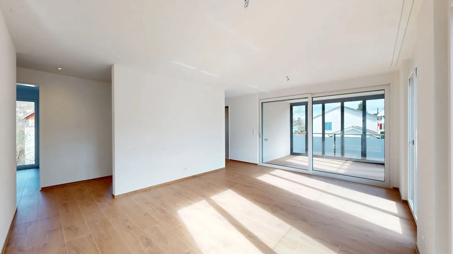 Moderno appartamento di 4,5 stanze con posto auto e giardino d'inverno - Foto 3 di 13