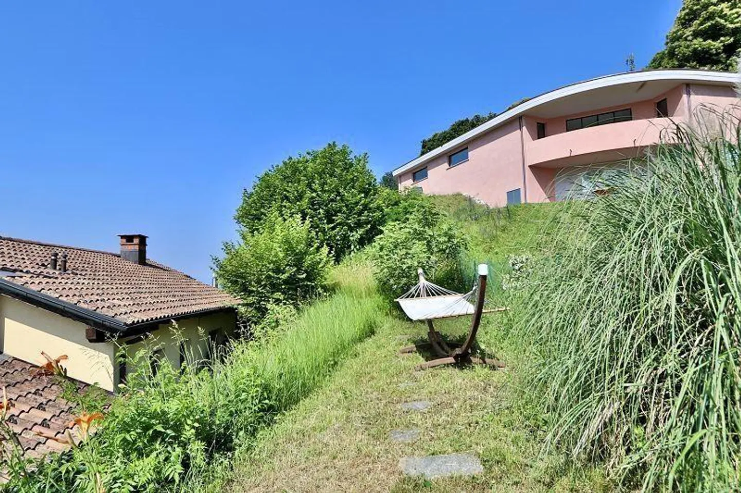 4 1/2-Room Maisonette Apartment with Private Garden in a Very Quiet, Sunny Location - Photo 33 of 44