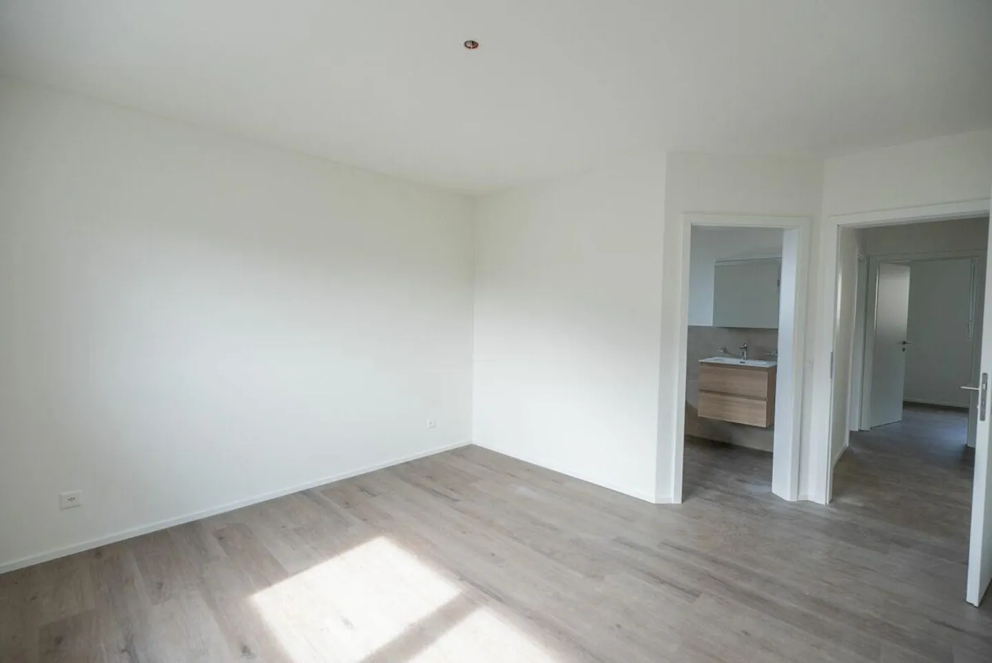 Nouvel appartement moderne de 4,5 pièces dans un emplacement attrayant à Gordola - Photo 11 sur 20